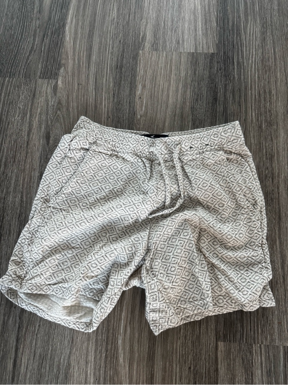 Hollister Cream and Gray Diamond-Print Drawstring Bermuda Shorts